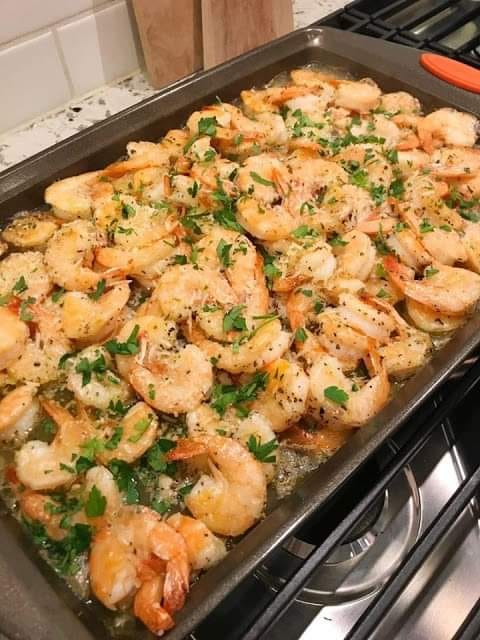 PEČENÉ KREVETY S CESNAKOM A PARMEZÁNOM