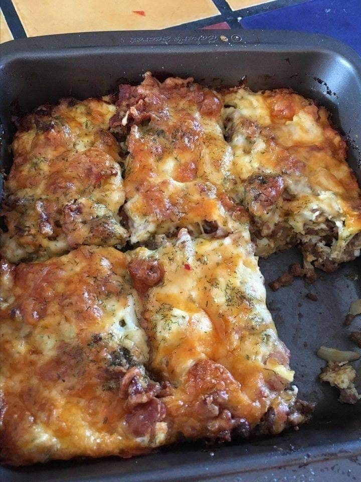 NÍZKOSACHARIDOVÝ CHEESEBURGER S BACONOM A SYROM